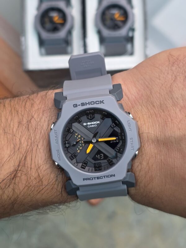 Reloj G-Shock Analógico Digital (GA-2300-8ADR)