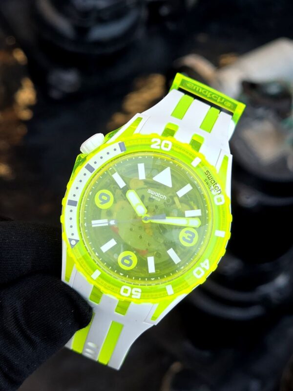 Reloj Swatch (SSCU09J100) EGG YOLK - Imagen 7