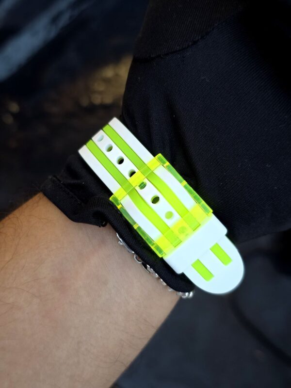 Reloj Swatch (SSCU09J100) EGG YOLK - Imagen 5