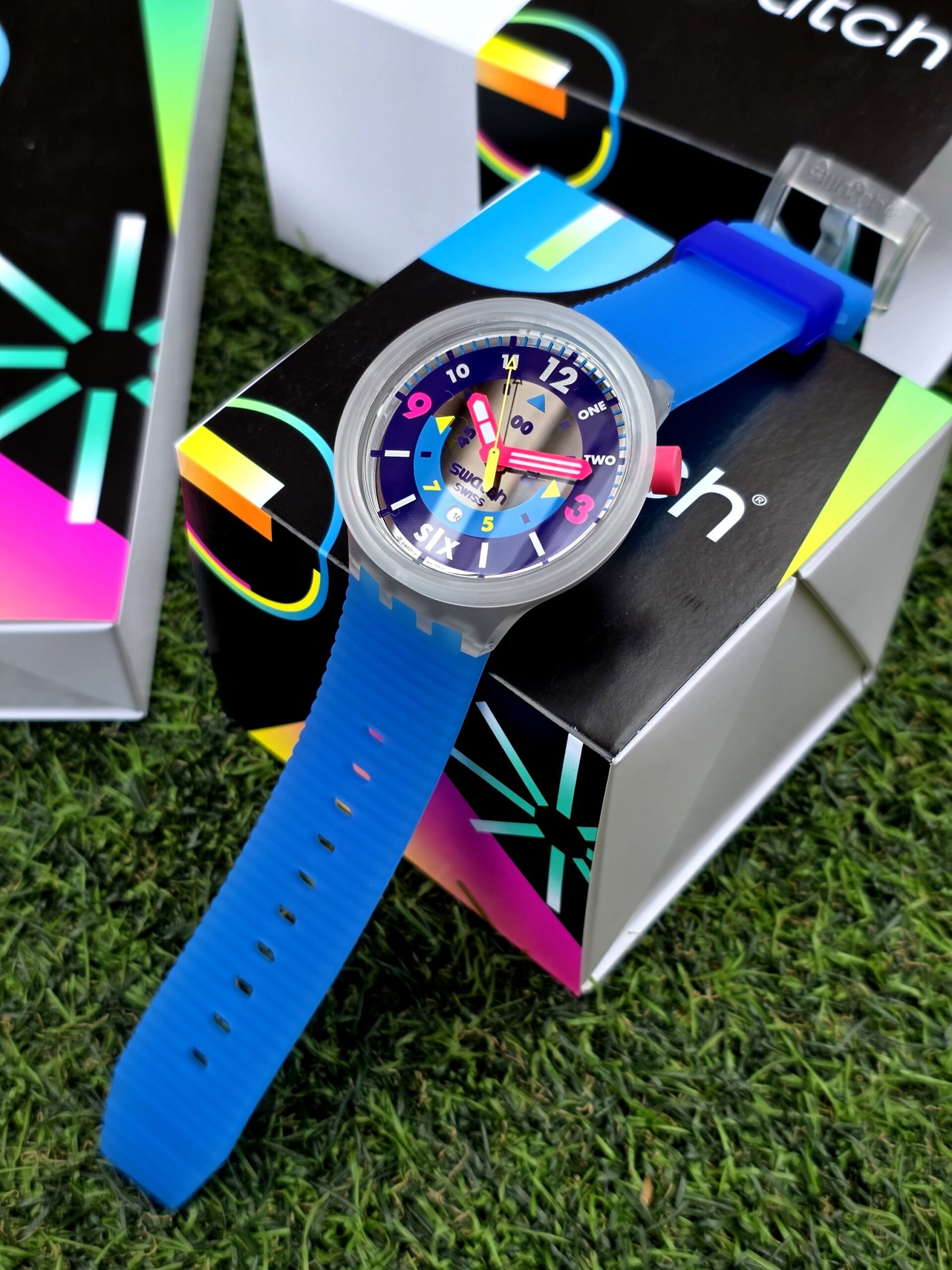 SWATCH NEON HIELO ( SB01K400) 1 SWATCH NEON HIELO ( SB01K400)