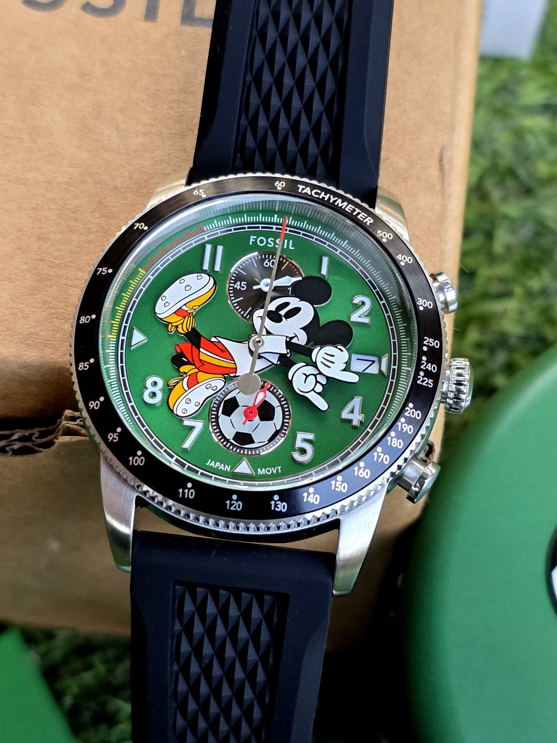 Reloj Mickey Mouse Soccer de Disney x Fossil (LE203) 6 Reloj Mickey Mouse Soccer de Disney x Fossil (LE203) - Imagen 6